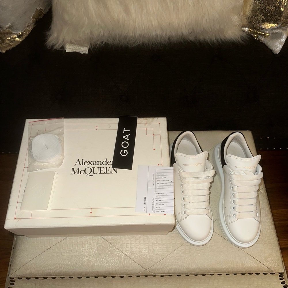 Alexander McQueens Oversized Sneaker